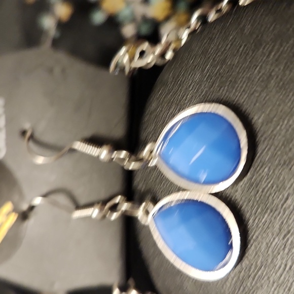 Paparazzi Silver & Blue Statement Necklace - Picture 3 of 3